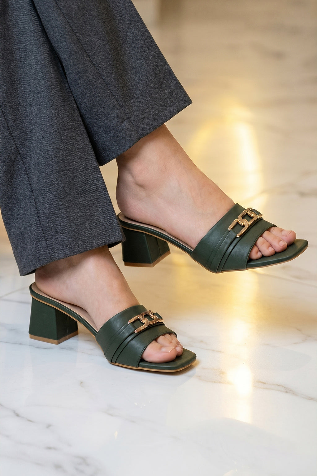 Green Casual heel K02401/007
