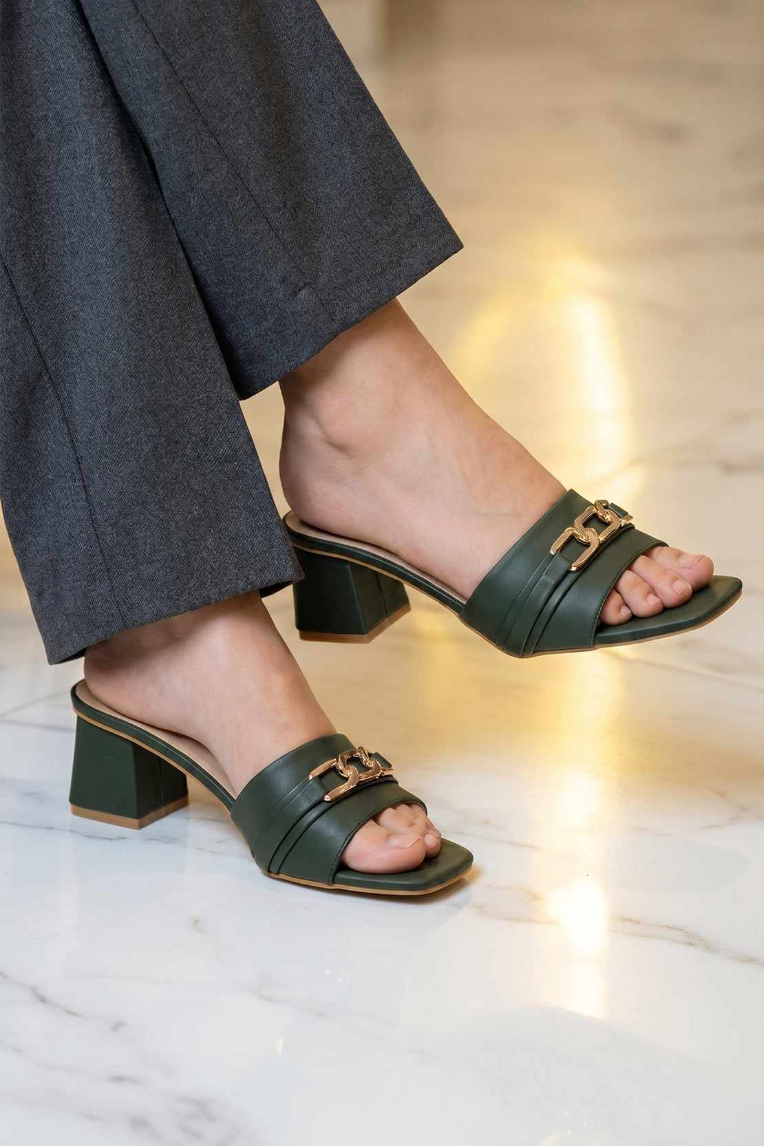 Green Casual heel K02401/007